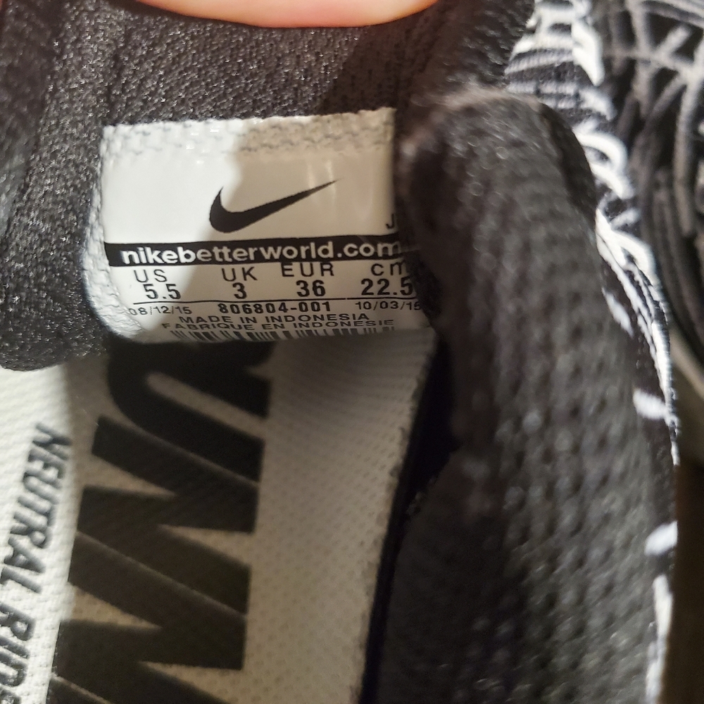 Nike Air Max - Picture 2 of 5